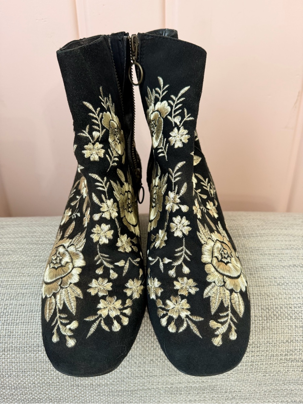 Johnny Was Black Embroidered Gold Floral Suede Ankle Boots sz39
